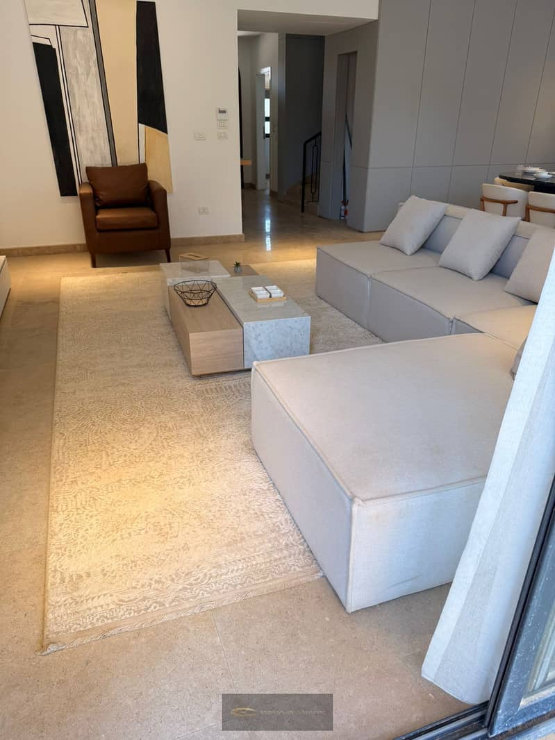 A resale opportunity to own a townhouse in Village West, Sheikh Zayed, perfectly located inside the compound with a stunning open landscape view – pohled 4