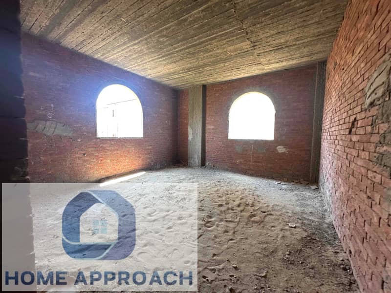 Villa 1,500 sqm for sale in the Second District, Fifth Settlement, next to Fatma El-Sharbatly Mosque and close to South 90 Street and Lake View Round - Więcej