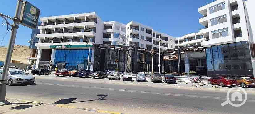 Bedroom apartment with a view of the mall and cafes in La Prestigia - Widok 2