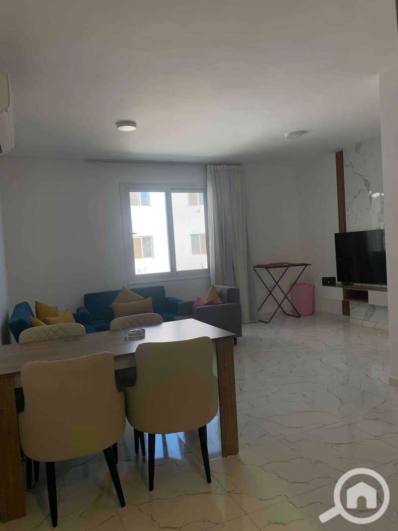 Bedroom apartment with a view of the mall and cafes in La Prestigia - Widok 4