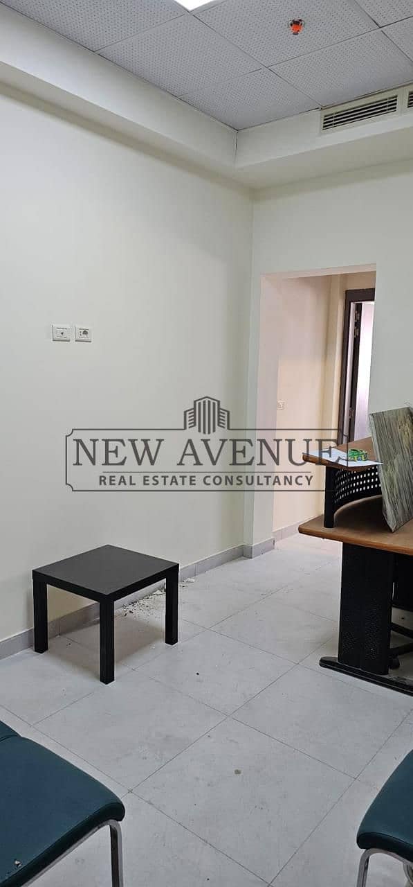 Clinic For Rent at Elegantry Mall With One Parking Slot - Bild 2