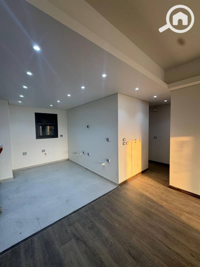 Fully finished penthouse with roof+ac's for sale in aprime location in El Sheikh Zayed - Mehr