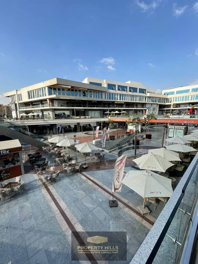 A retail store ready for immediate operation, 200 square meters in WEST GATE Mall on 26th July Axis and near Misr University. - Widok 3