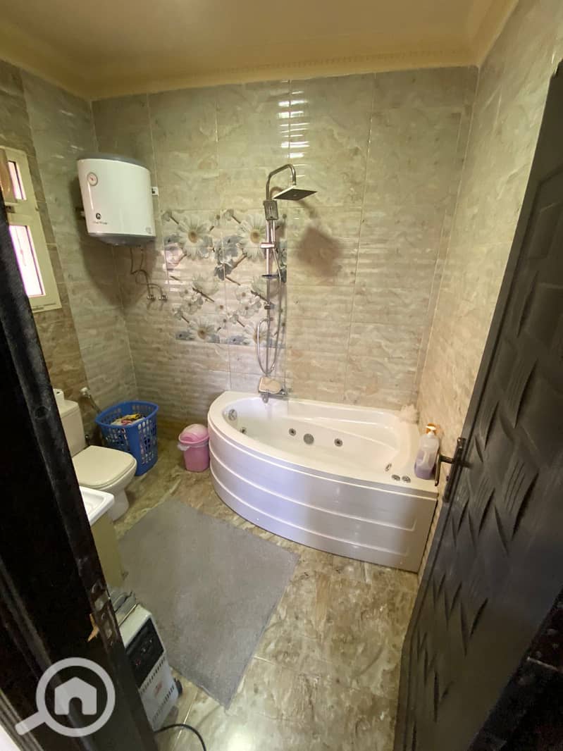 Villa for sale in Royal Valley compound at the price of an apartment for quick sale, it has a swimming pool. - Widok 3