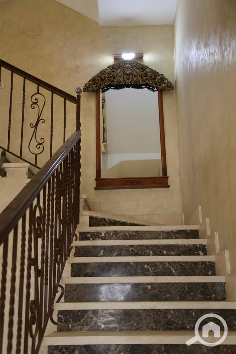 Villa for sale in Royal Valley compound at the price of an apartment for quick sale, it has a swimming pool. - Widok 4