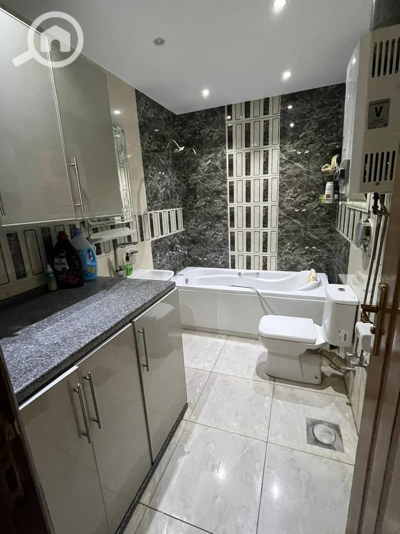 Villa for sale in Royal Valley compound at the price of an apartment for quick sale, it has a swimming pool. - Więcej