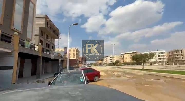 Directly on main Al Majd Street, 9th District - one of Obour’s most premium areas. Adjacent to Newcastle International School. 5 minutes from Cairo – pohled 5