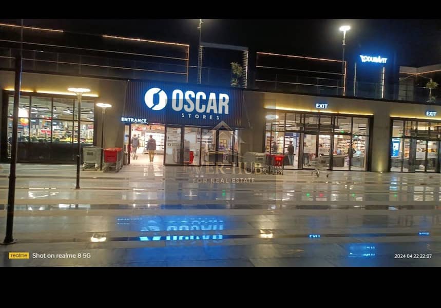 Ground floor commercial space directly on the main road in Sheikh Zayed Mall, Westmark, with a 10% down payment and the rest in installments. – další
