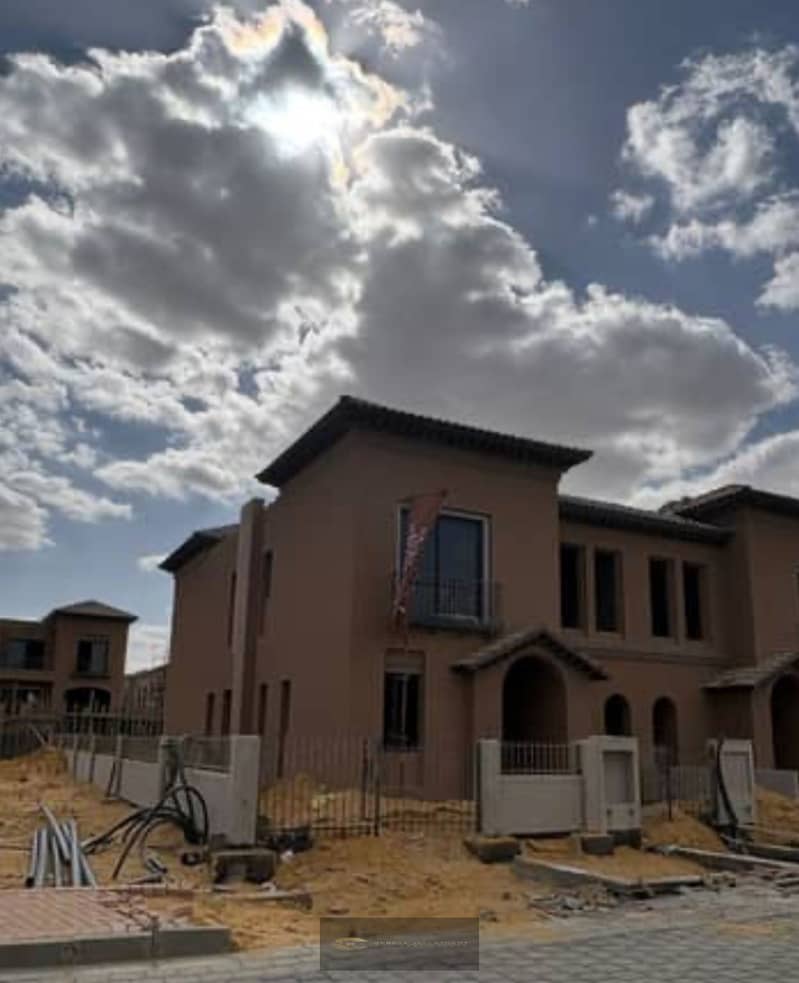 Townhouse resale for sale in Village West, Sheikh Zayed, with a landscape view. - Ansicht 6