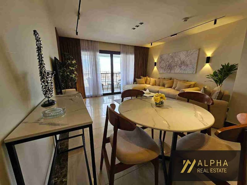 Unique fully furnished hotel serviced duplex in Nyoum New Cairo featuring a hotel license and a prime location considered one of the best within the project. The duplex offers a total area of 143 sqm with a fantastic wide panoramic view and elegant modern - Widok 2
