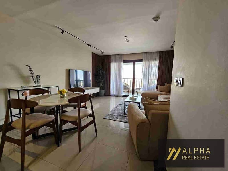 Unique fully furnished hotel serviced duplex in Nyoum New Cairo featuring a hotel license and a prime location considered one of the best within the project. The duplex offers a total area of 143 sqm with a fantastic wide panoramic view and elegant modern - Widok 4
