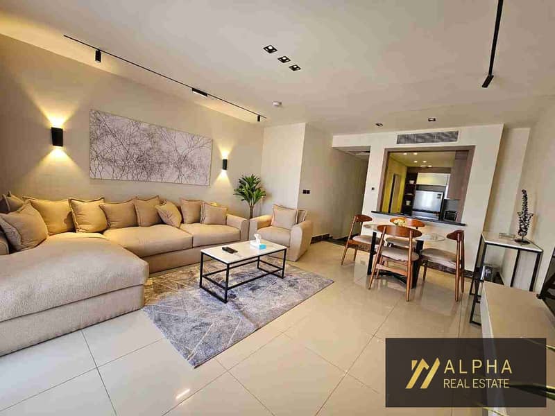 Unique fully furnished hotel serviced duplex in Nyoum New Cairo featuring a hotel license and a prime location considered one of the best within the project. The duplex offers a total area of 143 sqm with a fantastic wide panoramic view and elegant modern - Widok 5