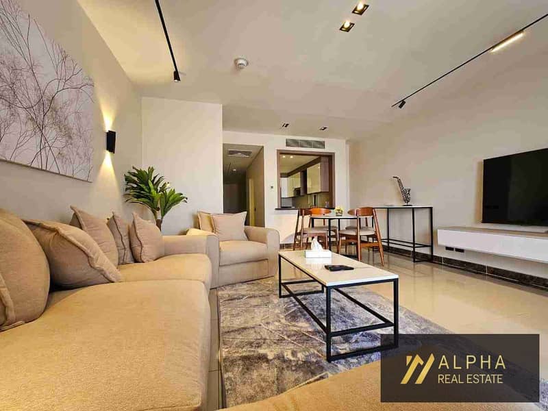 Unique fully furnished hotel serviced duplex in Nyoum New Cairo featuring a hotel license and a prime location considered one of the best within the project. The duplex offers a total area of 143 sqm with a fantastic wide panoramic view and elegant modern - Więcej