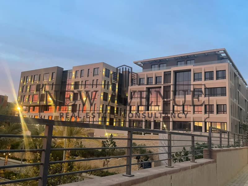 Unique OFFICE with terrace sale at district 5 New Cairo - Ansicht 4