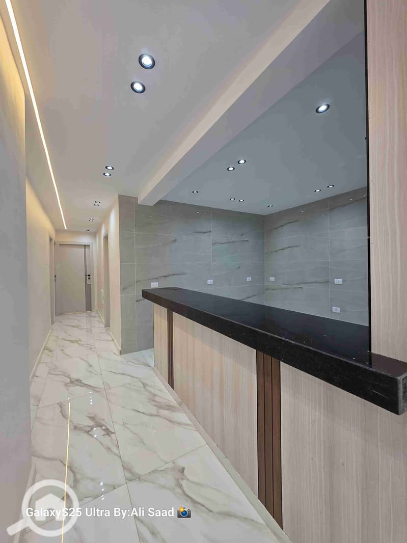 Ground floor villa for sale in Hadayek Al Ahram, 260 meters facade, area S, steps to the old third gate, excellent location, very elegant building. - Widok 4