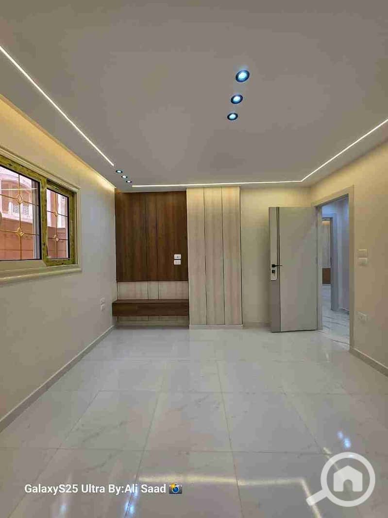 Ground floor villa for sale in Hadayek Al Ahram, 260 meters facade, area S, steps to the old third gate, excellent location, very elegant building. - Widok 5