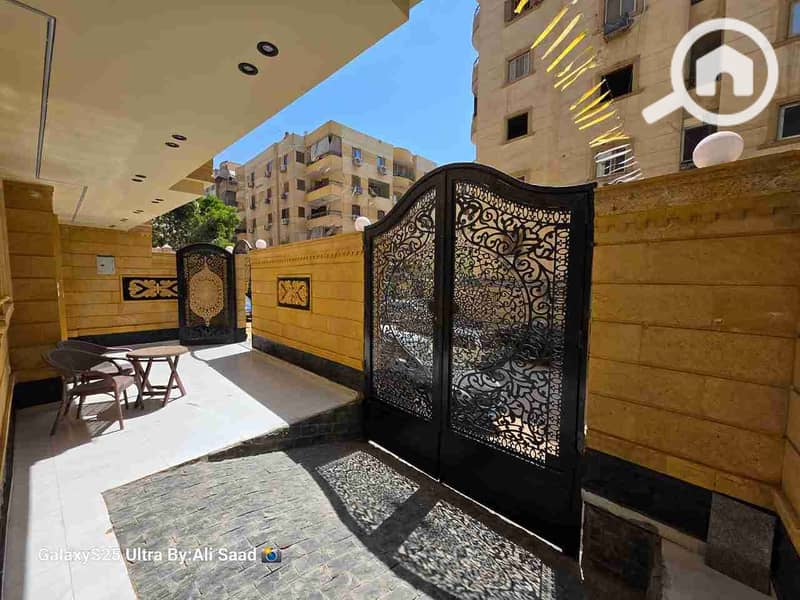 Ground floor villa for sale in Hadayek Al Ahram, 260 meters facade, area S, steps to the old third gate, excellent location, very elegant building. - Więcej
