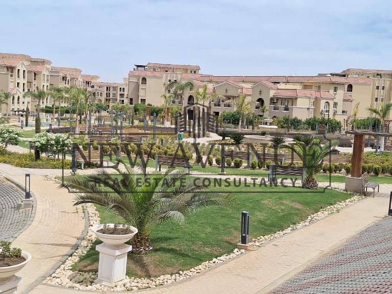 Delivered Ready to move Quattro Villa with garden in a very prime location for sale in Maadi views Al Shorouk City - Aanzicht 3
