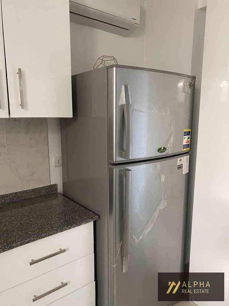 7 587729e7-bdcc-4b14-ba64-5113cc5ead60. jpg