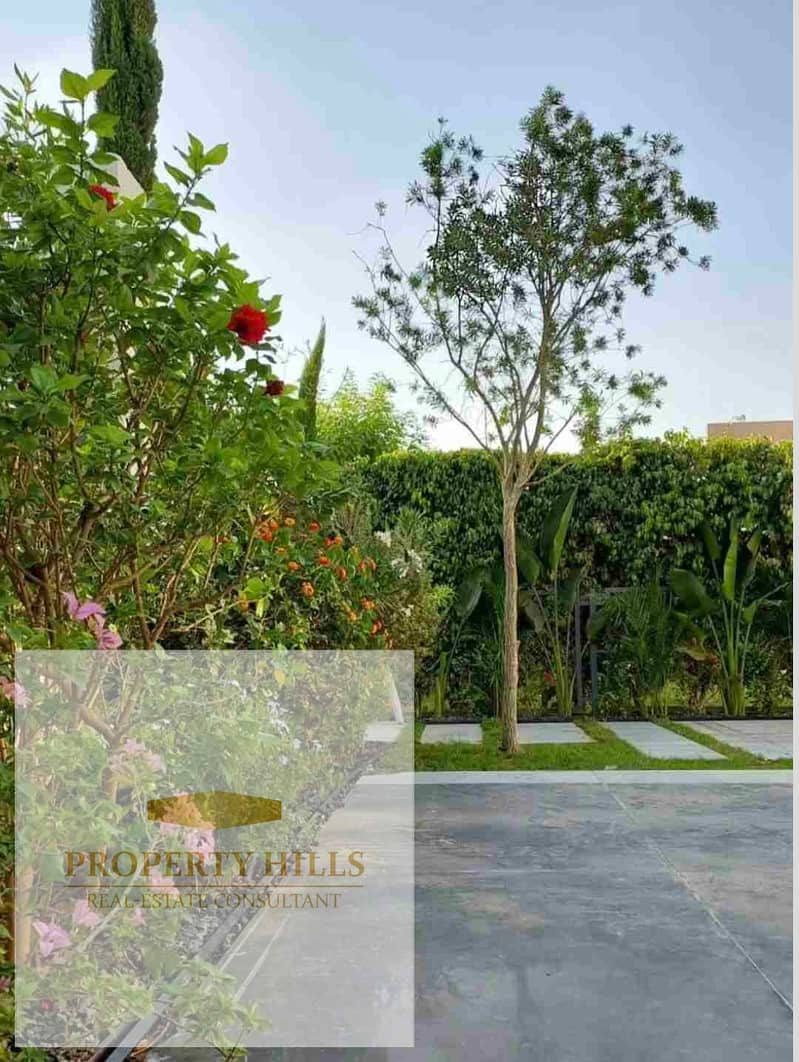 For sellin villa in elshrouk city with garden compound community - Więcej