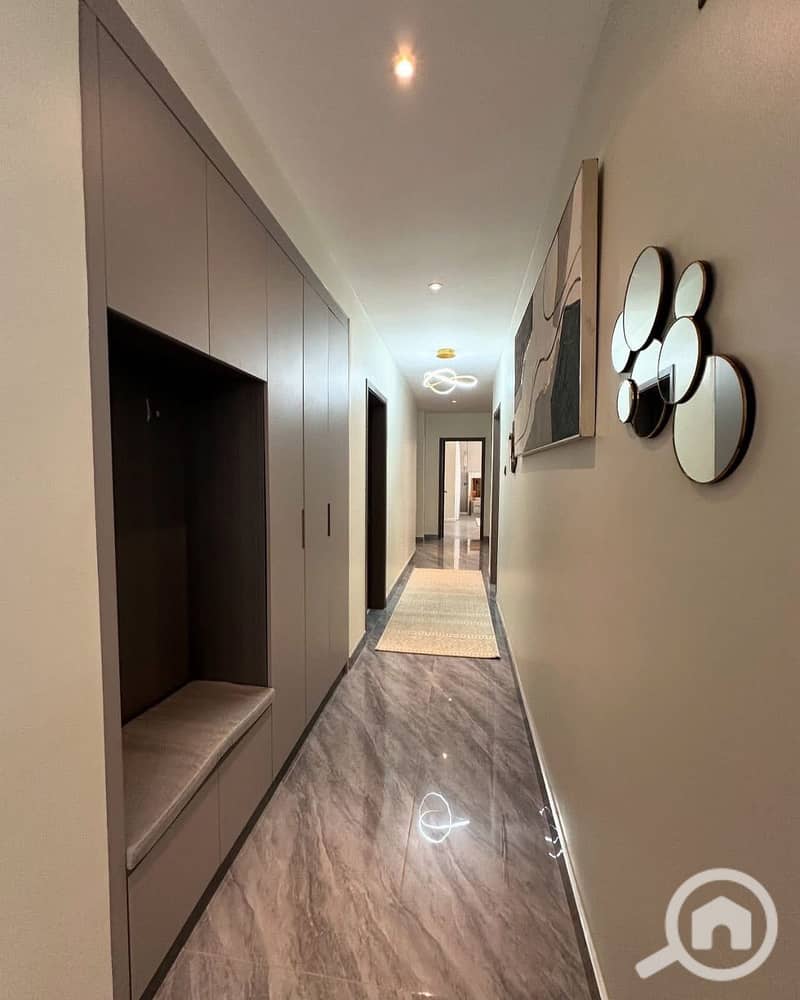 Fully finished with air conditioning and kitchen, corner unit with sea view, in New Cairo's Fifth Settlement, minutes from the American University - Więcej
