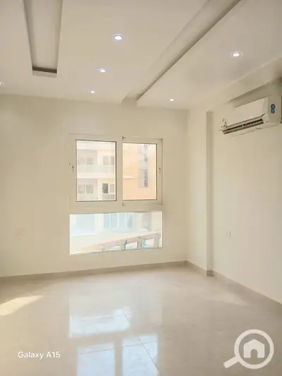 Apartment for rent in Mountain View iCity October. 3 bedrooms, including a master bedroom. Fully finished apartment with 4 air conditioners, kitchen u