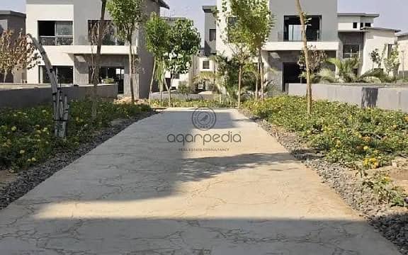 Garden Duplex for Sale in Creek Town | Prime Location & Lake View - Widok 3