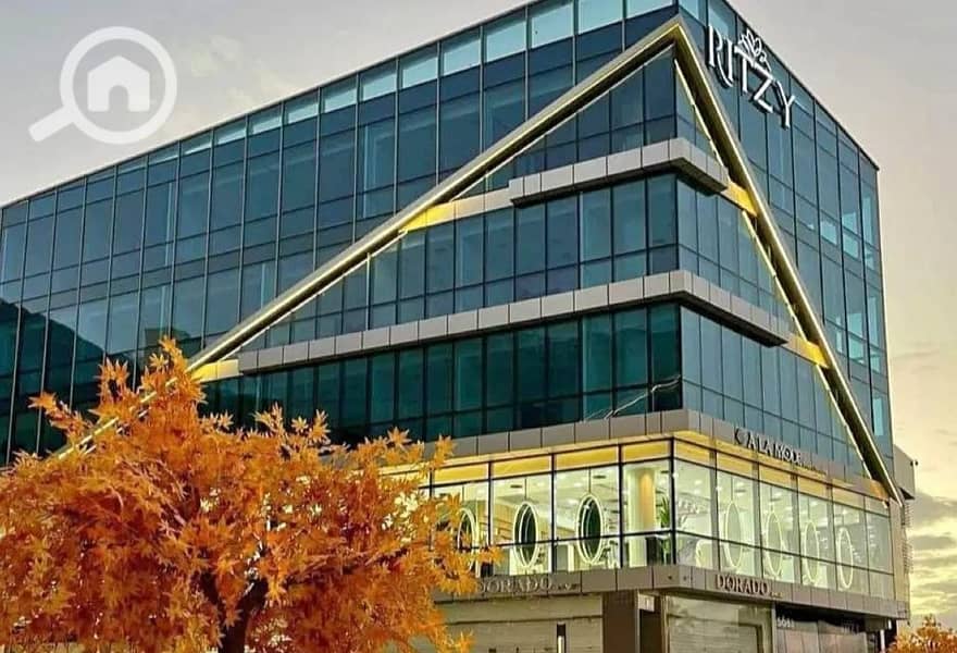 Ready-to-move-in ground floor shop for an attractive price in Ritzy Mall, behind Saudi. - Aanzicht 3