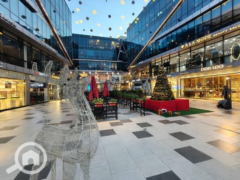 Ready-to-move-in ground floor shop for an attractive price in Ritzy Mall, behind Saudi. - Aanzicht 4