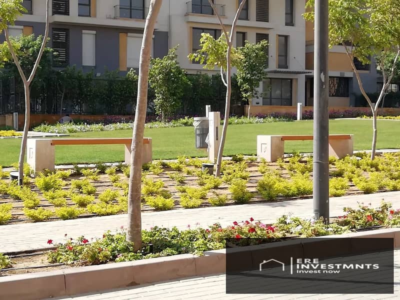 Corner Apartment With Big Terrace, Ready To Move For Sale in Sodic Eastown Compound New Cairo - Widok 3