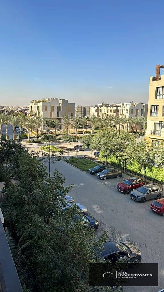 Corner Apartment With Big Terrace, Ready To Move For Sale in Sodic Eastown Compound New Cairo - Widok 4