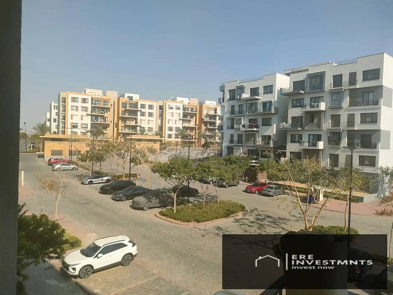 Corner Apartment With Big Terrace, Ready To Move For Sale in Sodic Eastown Compound New Cairo - Widok 6