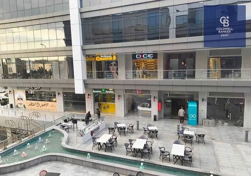 With a monthly rental return of 62,000, an office with immediate occupancy in the best mall in New Cairo, with high traffic, at a special price. - Mehr