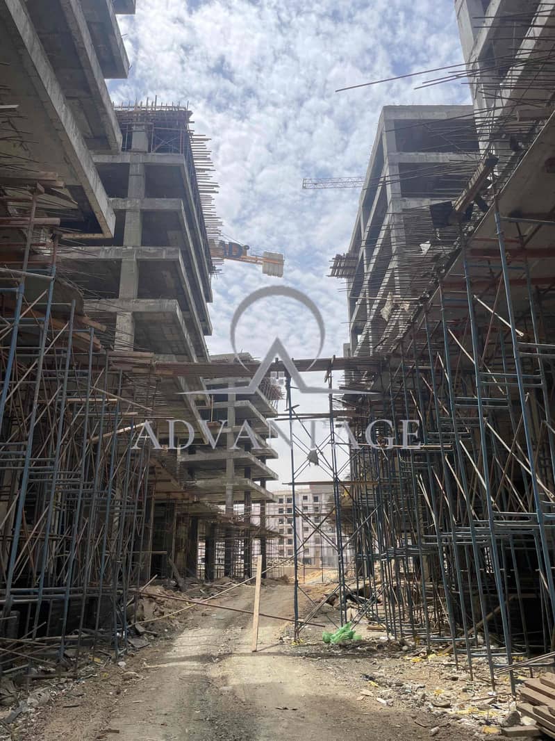 Prime Administrative Office for Sale in Estate Stage East Side Compound on Old Suez Road near Swan Lake, Hassan Allam and El Rehab, 80 SQM - Ansicht 2