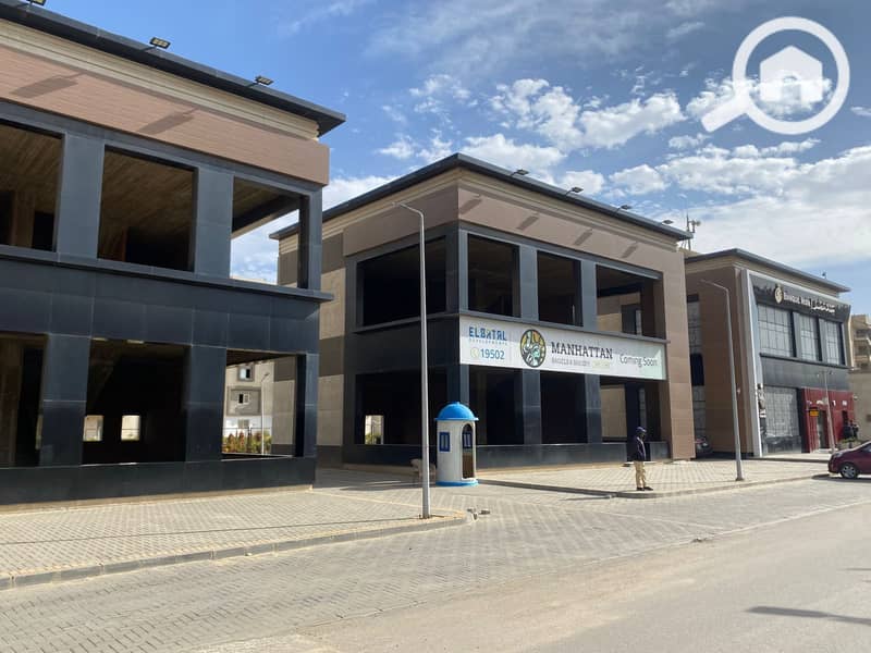 A separate commercial building suitable for a bank, showroom, or any business activity. – pohled 3