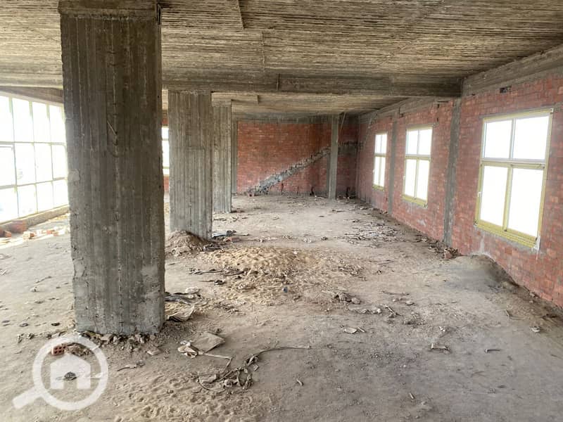 A separate commercial building suitable for a bank, showroom, or any business activity. – pohled 5