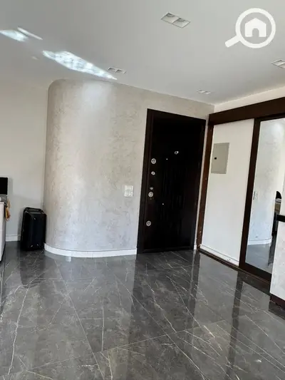 Apartment for rent in the golf course suitable for residential or administrative use, ultra-luxury in a prime location
