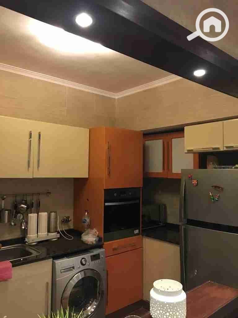In a new building, a fully furnished high super luxe apartment overlooking gardens in Mokattam on Karim Benounah Street, equipped with all amenities. - Widok 4