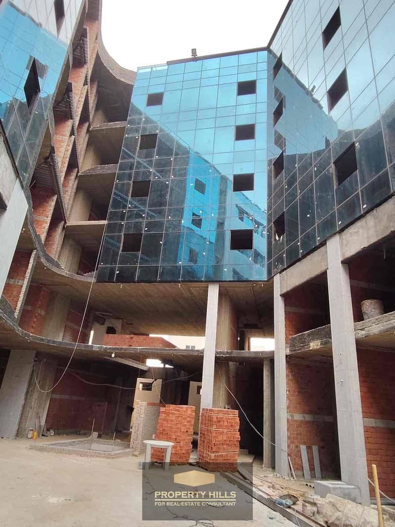Administrative office for sale inside Mall 101 in the heart of Sheikh Zayed, a prime location on the main street. - Mehr