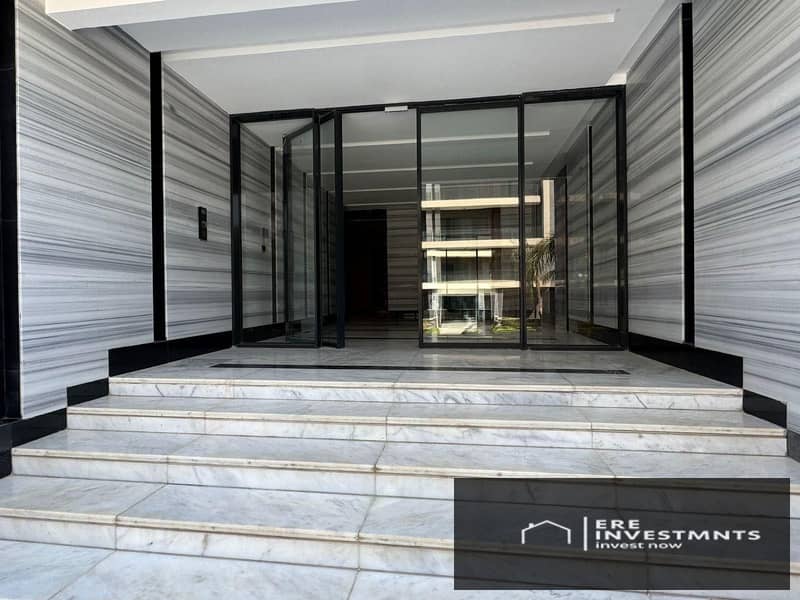 Very Special Apartment, Ready to move with best view for sale in El Patio ORO compound New Cairo - Widok 3