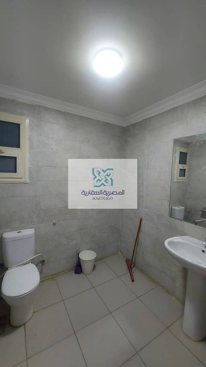 Administrative office for rent with air conditioning, administrative license, Al-Mi'raj Al-'Ulwi Street, Carrefour, area 220 - Veel