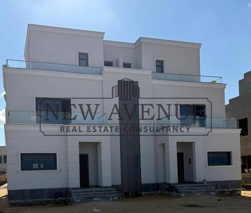 lowest price Delivered Twin house with down payment in Naia West New Zayed Prime location Overlooking landscape and water features Semi finished – pohled 3