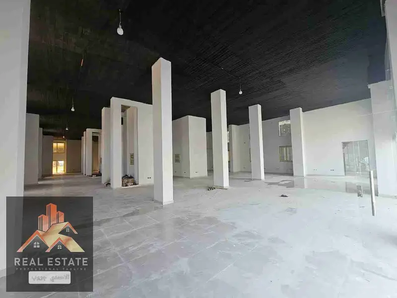 For rent, a gallery of 675 sqm in Sheraton