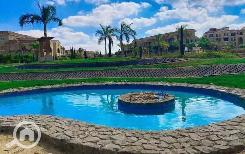 Receive your Greek-style penthouse immediately in Al Shorouk at the lowest prices in a fully serviced compound, minutes from Fifth Settlement and minu - Więcej