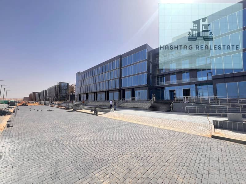 With a down payment of 269,100 and a monthly installment of 40,365 for 10 years of equal installments, own a finished administrative headquarters with air conditioning directly in front of the iconic tower •⁠ ⁠area 39m •⁠ ⁠⁠floor 22 - Mehr