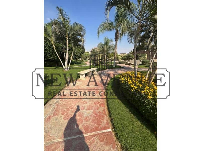 Ready to move Twin house with garden and wide area | very prime location | in La Terra Compound Fifth settlement - Więcej