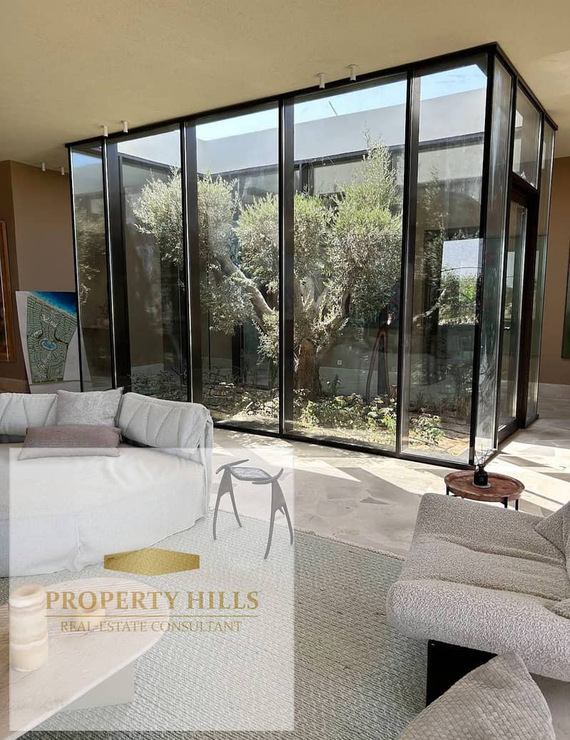 Fully Finished Luxury Villa with ACs and Private Internal Elevator for Sale in First Row on the Sea in Ras El Hekma with Direct Lagoon View - Ansicht 3