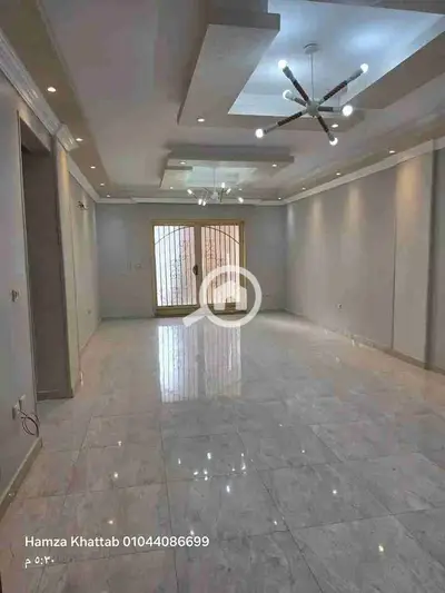 Apartment for rent on the third floor without an elevator next to the entrance of Hyper Al-Khomail Sheikh Zayed