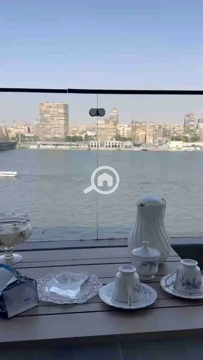 Furnished rental apartment with a direct view of the Nile next to the Four Seasons.