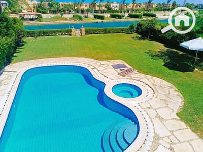 5 Bedroom Villa for Rent in North Coast, Matruh - فيلا للايجار بحمام سباحه مارينا 6 اول صف بحيرة بسعر مغرى
